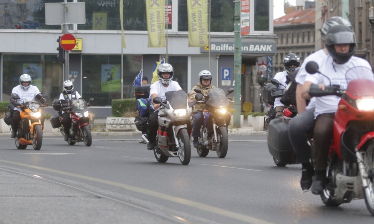 Učesnici moto-maratona na putu ka Potočarima