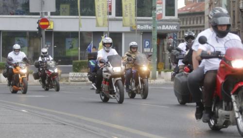 Učesnici moto-maratona na putu ka Potočarima