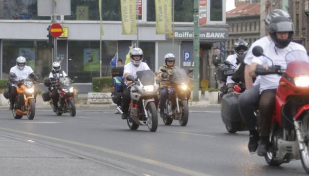 Učesnici moto-maratona na putu ka Potočarima