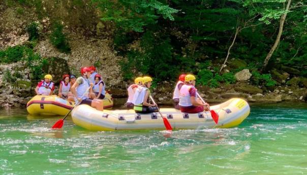 Učesnici Raiffeisen MEDIA Regate uživali u nestvarnom kanjonu Neretve