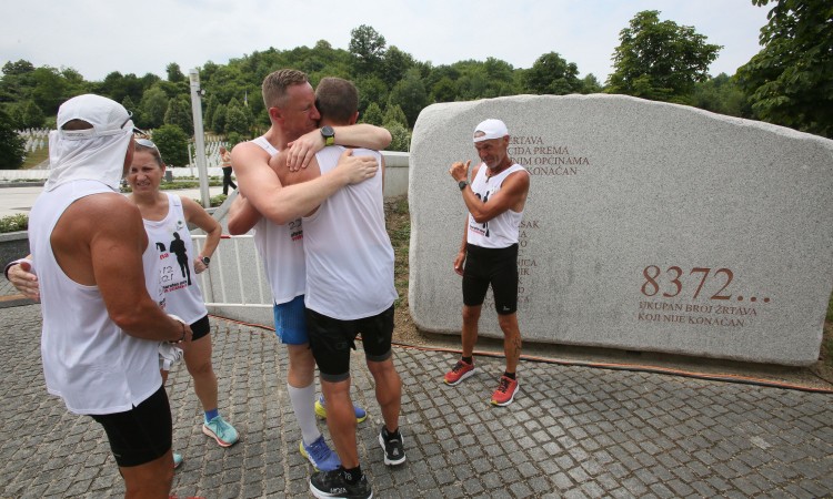 Učesnici svih maratona, motoristi i biciklisti stigli u Potočare