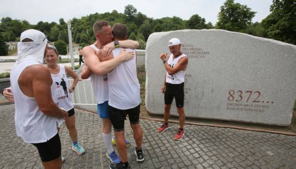 Učesnici svih maratona, motoristi i biciklisti stigli u Potočare