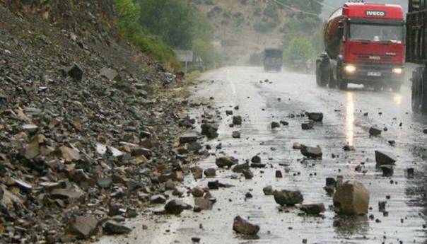 Učestali odroni i smanjena vidljivost zbog jutarnje magle