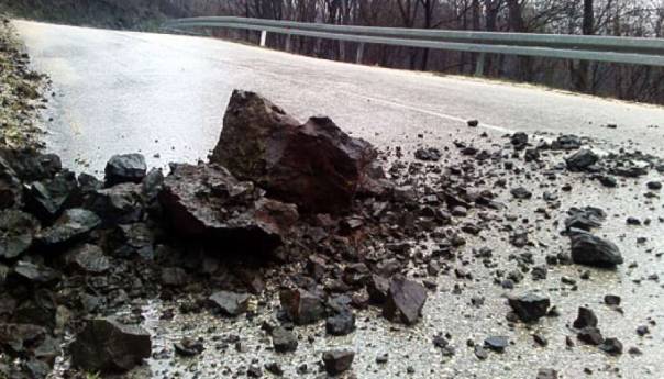 Učestali odroni na kolovoz