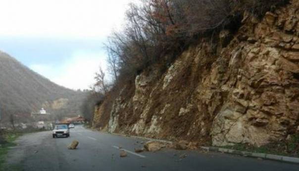 Učestali odroni na kolovoz