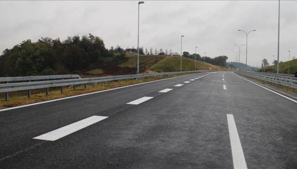 Učestali odroni, vozačima se savjetuje opreznija vožnja