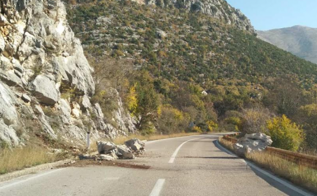 Učestali sitniji odroni na kolovoz