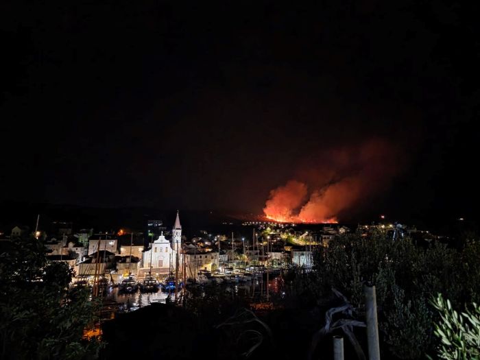 Udar groma izazvao požar iznad Milne na Braču
