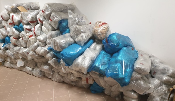 Udar na vrh narko mafije u BiH: Zaplijenjena droga i pola miliona KM u kešu