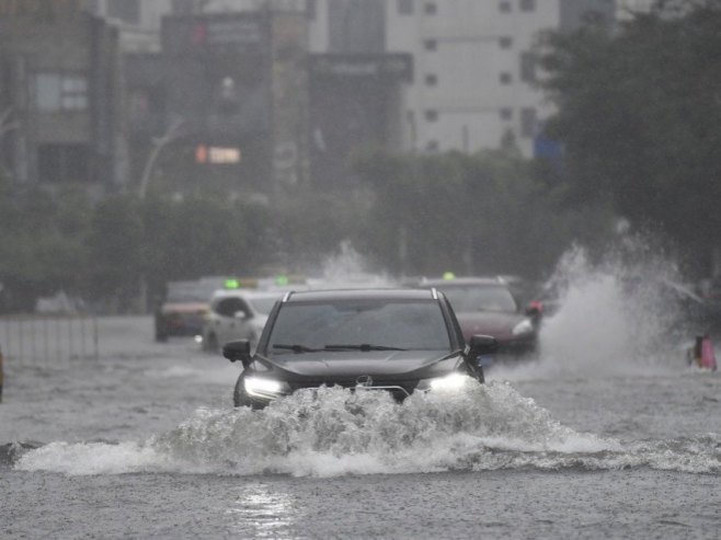Udar tajfuna u Hong Kongu: Povrijeđeno 26 osoba, stotine potražile sklonište