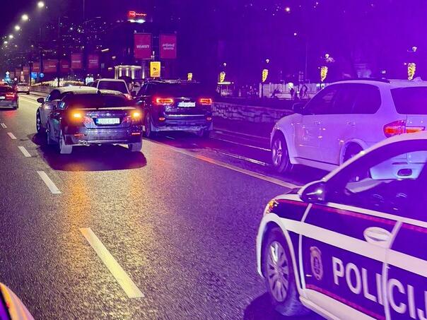 Udes dva automobila u centru Sarajeva, policija na terenu