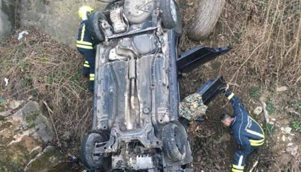 Udes u Banjaluci, vozilo završilo na krovu