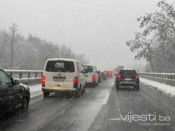 Udes u Podlugovima: Kolaps na autoputu Sarajevo-Zenica