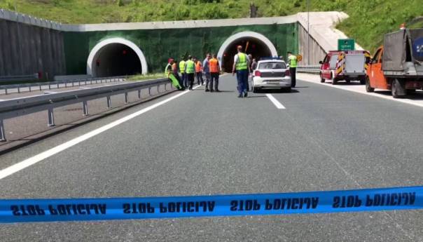Udes u tunelu na autoputu u Sarajevu, jedna osoba povrijeđena