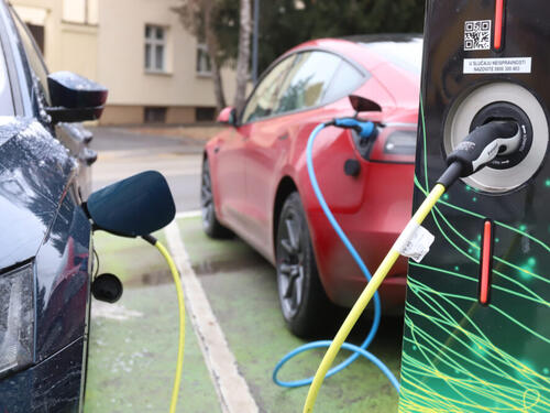 Udio električnih vozila raste u EU, ukupna prodaja i dalje niska