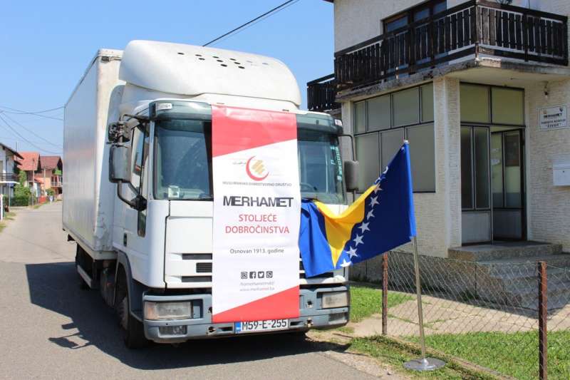 Udruženje HF Berlin doniralo kamion-hladnjaču RO Merhamet Banja Luka