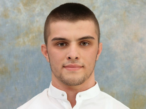 Udruženje Pomozi.ba pokrenulo apel za liječenje 23-godišnjeg Aldina koji je nepokretan