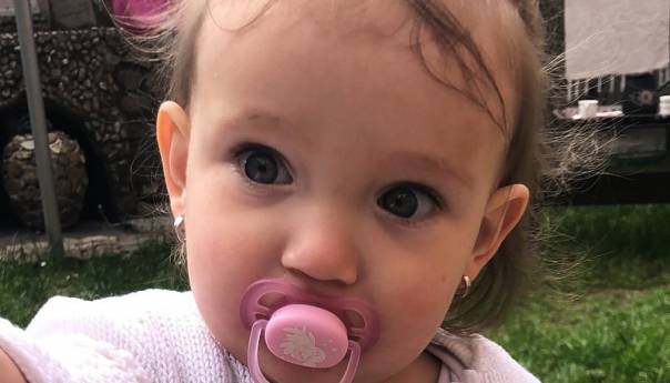 Udruženje Pomozi.ba pokrenulo apel za malenu Edinu, potrebna operacija u Istanbulu