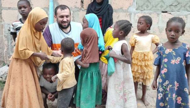 Udruženje Pomozi.ba pomaže djeci Zanzibara