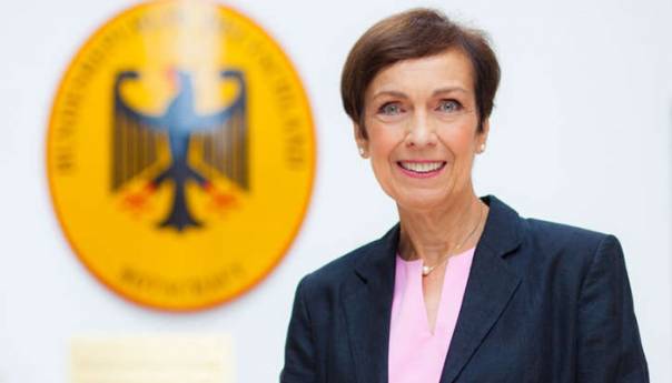 Uebber: Onima koji negiraju genocid i veličaju zločince nema mjesta u EU