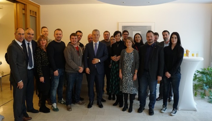 Uebber zahvalna njemačkom timu za osposobljavanje prihvatnog centra u Blažuju