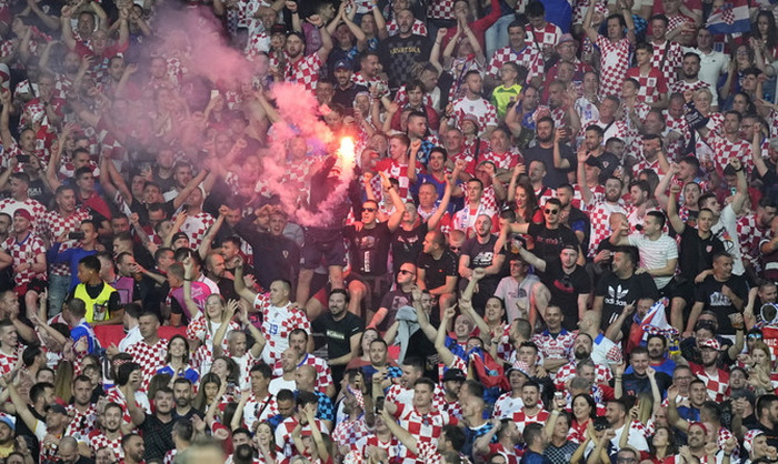 UEFA kaznila Hrvatsku zbog rasističkog ponašanja navijača