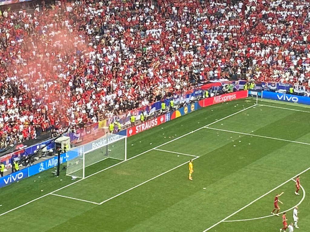UEFA kaznila Srbiju zbog navijačkog divljanja na Euru