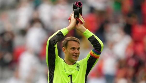 UEFA zaustavila istragu zbog Neuerove trake u duginim bojama