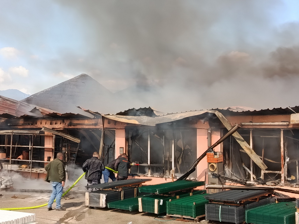 Ugašen požar u Bugojnu: Pričinjena ogromna materijalna šteta