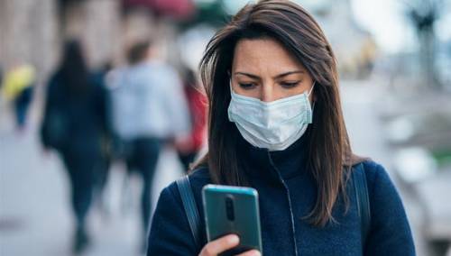 Ugledni virolog poručio: Nosite zaštitnu masku i preko nosa
