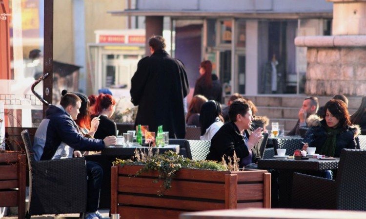 Ugostitelji CG : Dozvolite više od dvije osobe za stolom i služenje u objektima