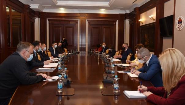 Ugostiteljima će biti isplaćeni porezi i doprinosi, formira se radna grupa