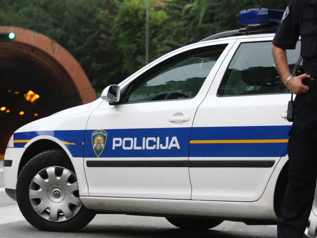 Uhapšen čovjek koji je jutros opljačkao zlataru, apoteku i skrivio saobraćajnu nesreću