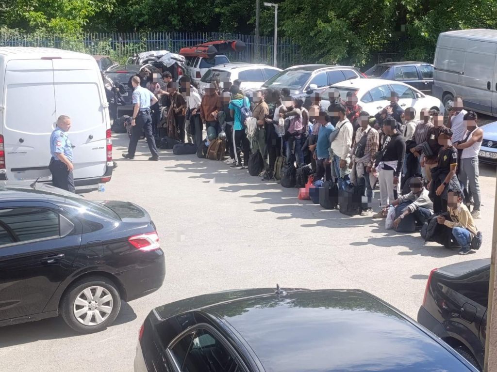 Uhapšen Kladušanin, krijumčario 51 stranca