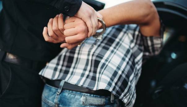 Uhapšen maloljetnik koji je silovao djevojčicu, drug sve snimao