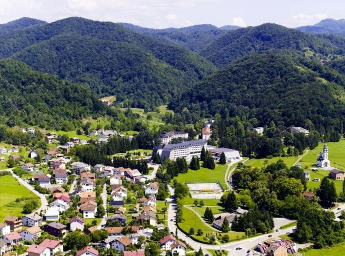 Uhapšen mladić zbog pokazivanja spolnog organa u krugu bh. škole