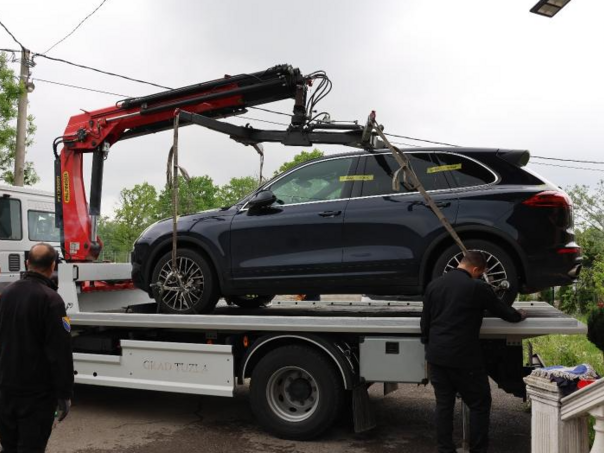 Uhapšen nadriljekar u Sarajevu, otuđio 50.000 eura Crnogorcima, oduzet mu Porsche