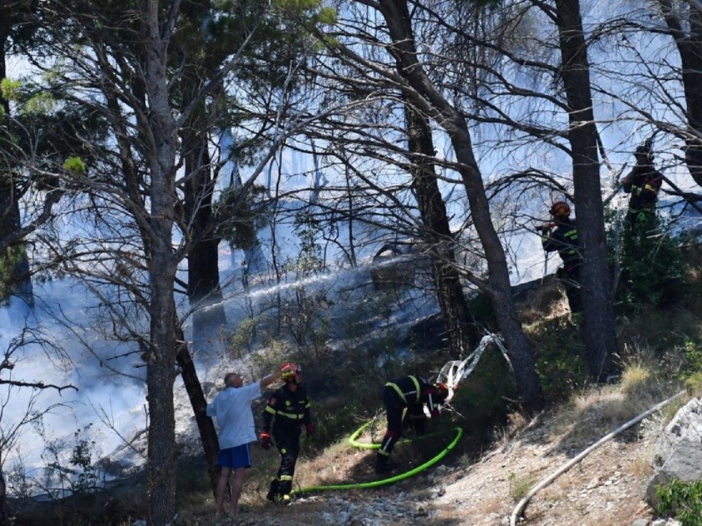 Uhapšen osumnjičeni za izazivanje požara u Makarskoj 'iz nehata'