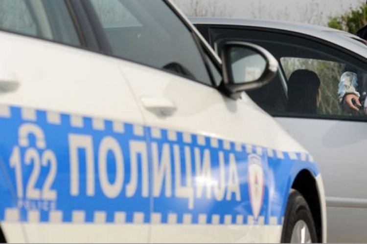 Uhapšen po dvije potjernice, bez vozačke, registracije i dugom od 25.500 KM