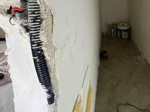 Uhapšen šef mafije u Napulju: Krio se iza radijatora