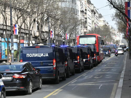 Uhapšen vozač koji je naletio vozilom na građane u beogradskom naselju