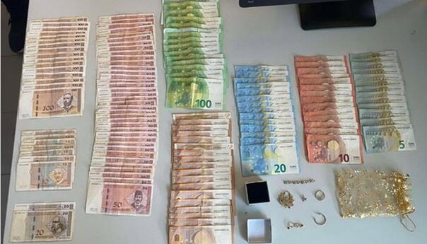 Uhapšen Zeničanin zbog krađe dva auta, pronađena droga i novac