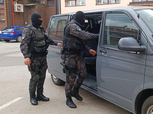 Uhapšeni policajci u Kalesiji i Živinicama zbog navođenja maloljetnica na prostituciju