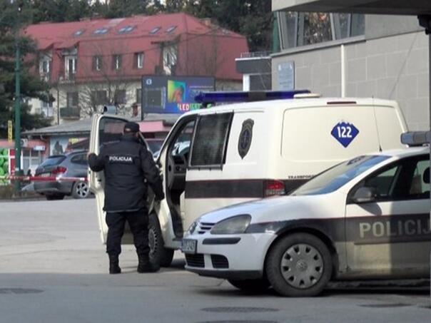 Uhapšene dvije osobe zbog paljenja auta i bacanja bombe