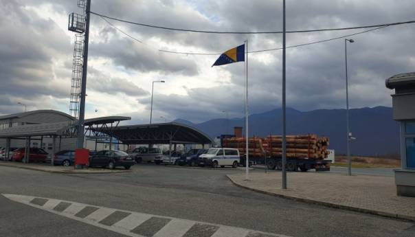 Uhapšeni graničar uzeo 20 eura da pusti tri osobe u državu, dvije morale odmah u izolaciju