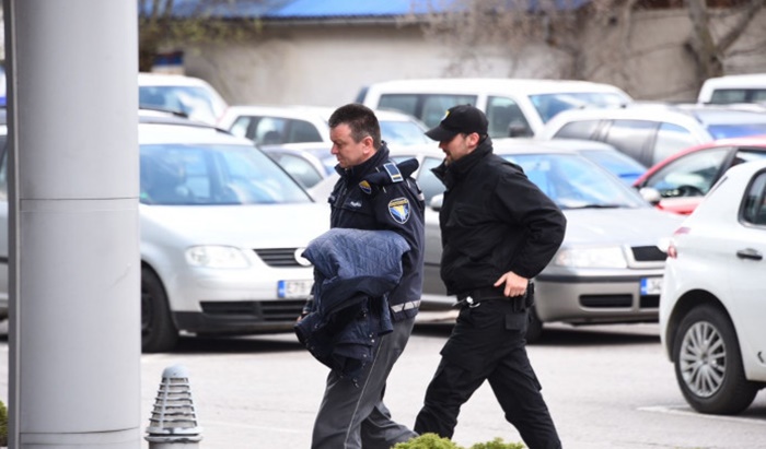 Uhapšeni granični policajci dovezeni na kriminalističku obradu