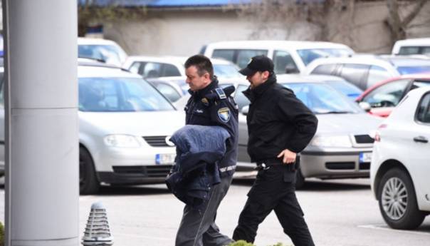 Uhapšeni granični policajci dovezeni na kriminalističku obradu