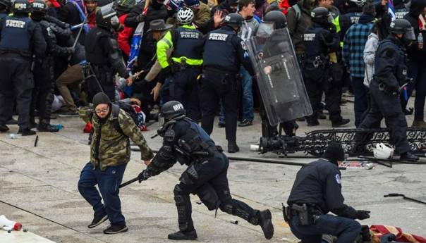 Uhapšeno 13 demonstranata u SAD-u, zaplijenjeno pet komada oružja