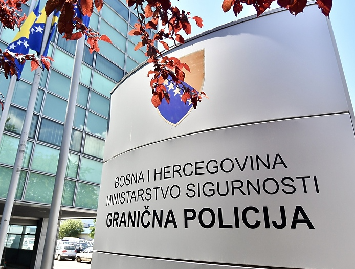 Uhapšeno više osoba prema potragama sudova i policije