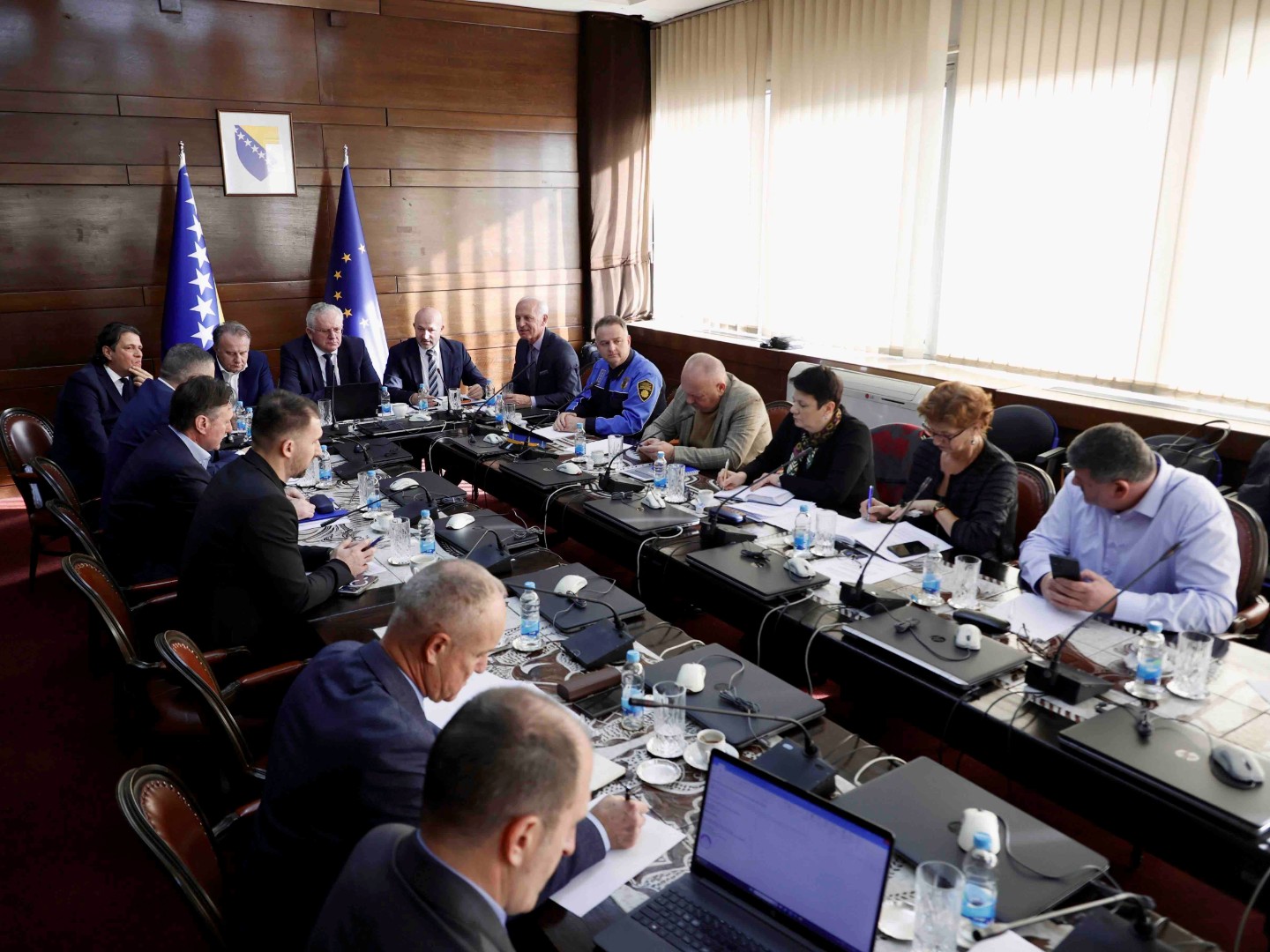 Uhljebima nikad dosta: Javni sektor sada bi da uređuje i privatne firme